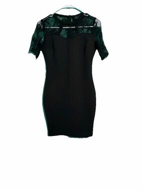 vintage black lace party dress Vintage-Inspired Gothic Black Ball Gown with Lace Overlay and Full-Length Tulle Skirt